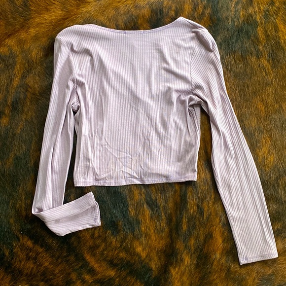 Cropped Light Purple Criss Cross Top- Size M - Picture 2 of 3